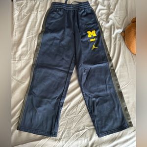 👉🏼Like New👈🏼 Jordan Michigan Blue & Gold Sweatpants Size: M